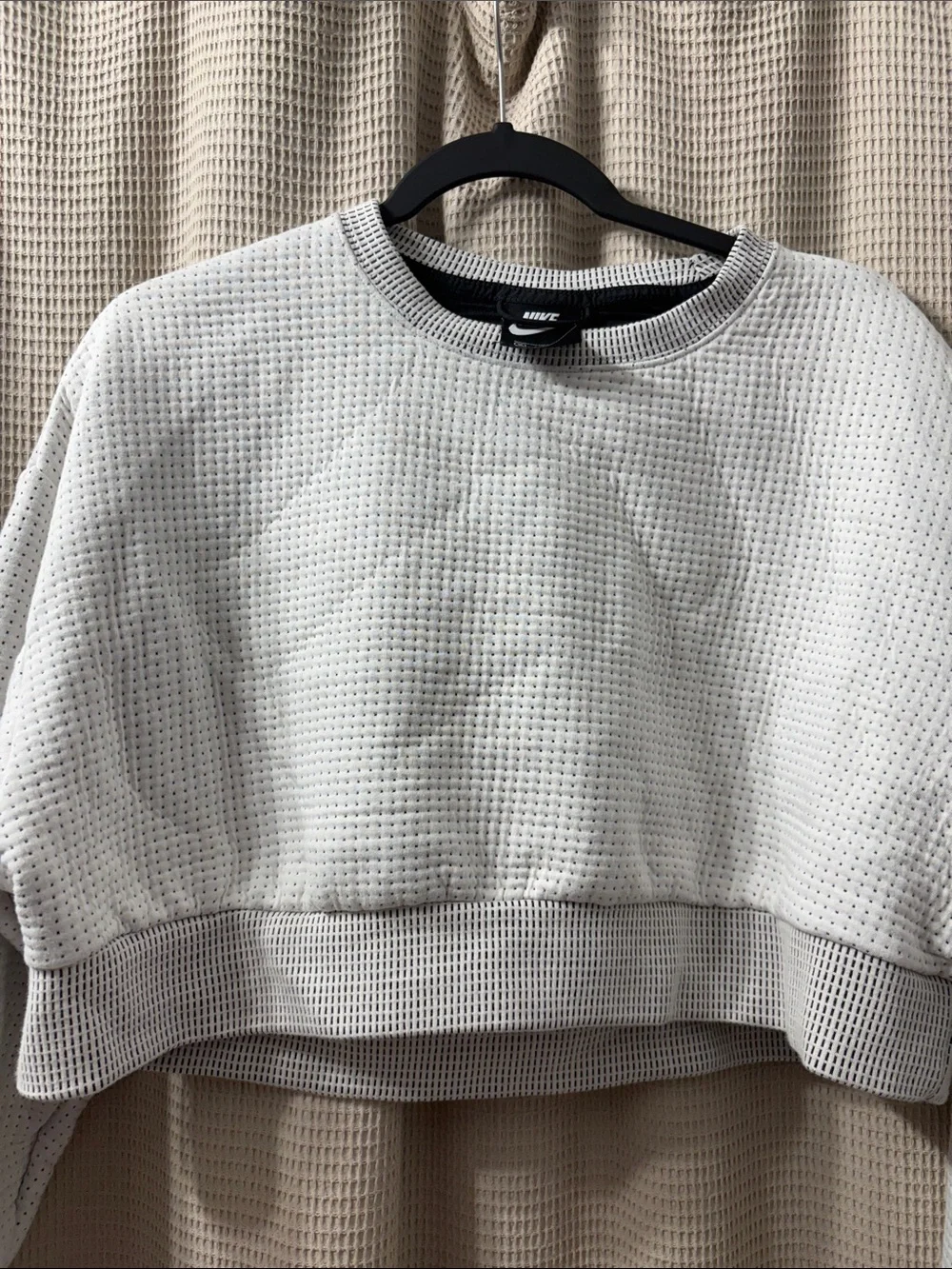 Nike Women's Off-White Cropped Waffle Crewneck Sweatshirt EUC